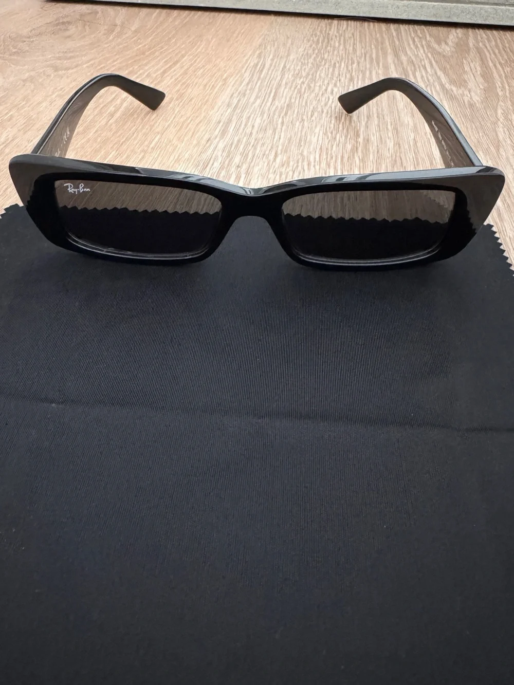 Ray-Ban Black Sunglasses with Brown Case
